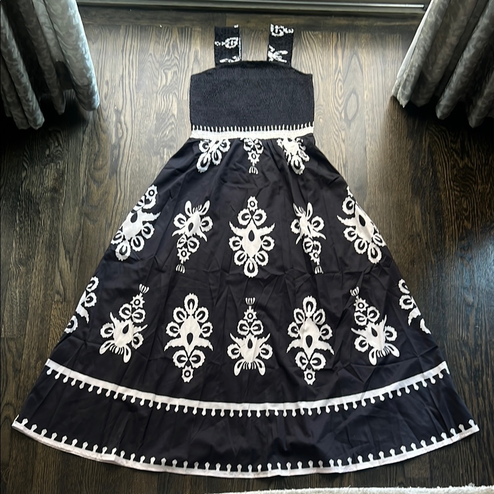 Chic Black and White Sun Dress